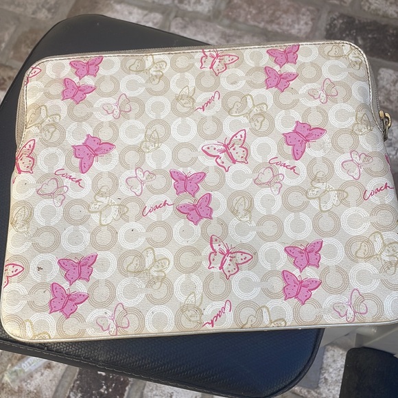 Brand new never used before vintage coach tablet case. - Picture 3 of 5